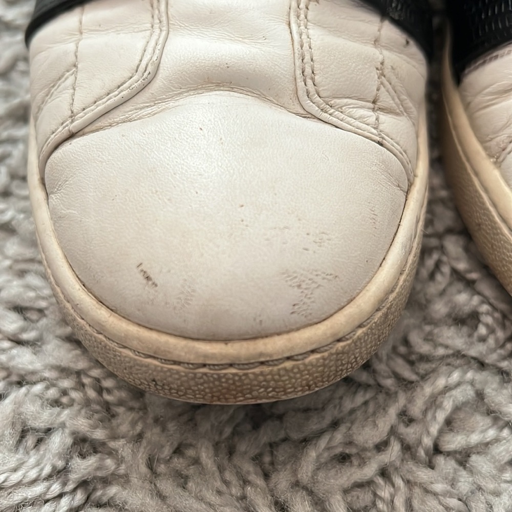 🔵Vince “Vista” White and Black Sneakers - Picture 3 of 8